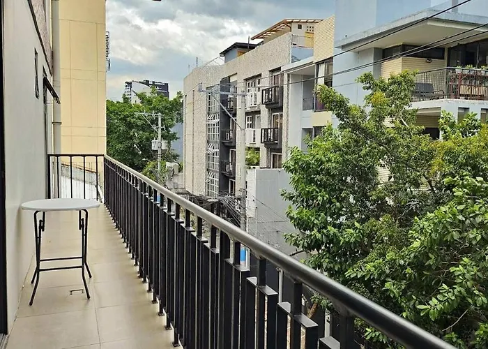 Poblacion With Balcony