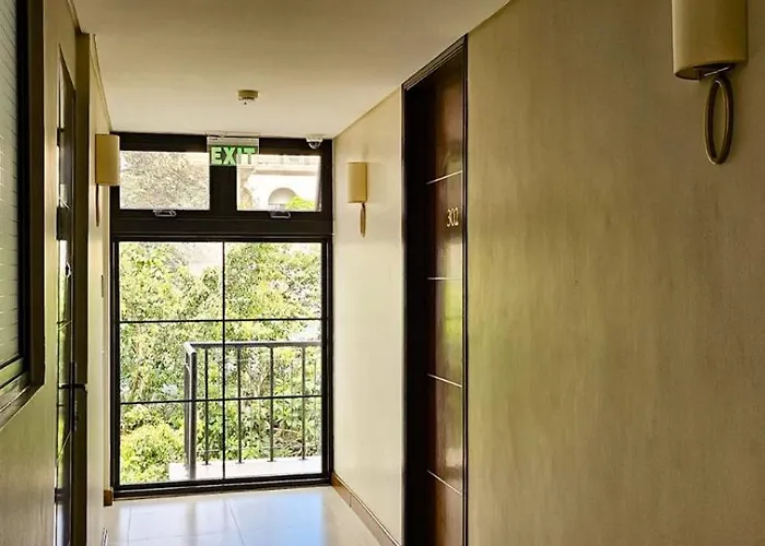 Apartment Poblacion With Balcony Manila